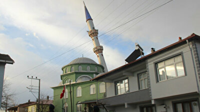 Mosque's minaret succumbs to powerful winds plaguing Turkey