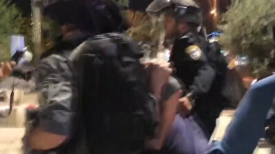 Israeli police attack Palestinians at Damascus Gate for a second night
