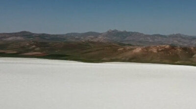Picturesque dried up lake in eastern Turkey wows visitors