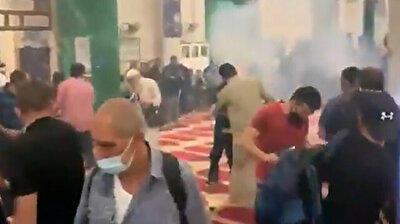 Israeli police attack worshippers in Al-Aqsa Mosque