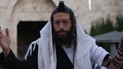 Israeli settlers' flag march arrives at Damascus Gate amid tension