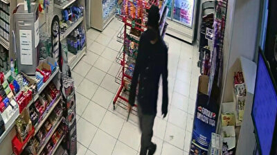 Armed robber in ski mask threatens gas station worker with doner knife