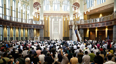 First Eid prayers held at Istanbul's landmark Taksim Mosque