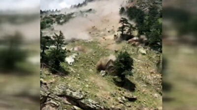 Scary footage from India captures devastating landslide, killing nine tourists