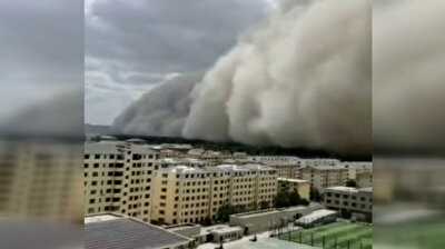 Massive sandstorm engulfs ancient city in China