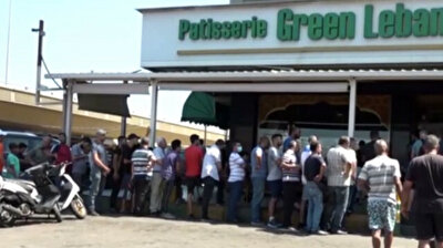 Lebanese queue up in front of bakeries as country faces growing bread shortage