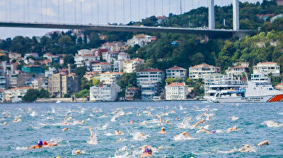 Turkish swimmers clinch top spots in Bosphorus cross-continent race