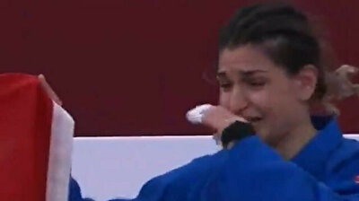 Turkish athlete weeps for joy as she earns golden score in judo in Tokyo 2020 Paralympics