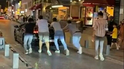 Turks mobilize to push-start faulty 'Lambo' in Istanbul