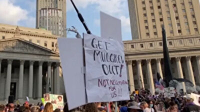 Hundreds in New York rally against covid-19 vaccine mandate