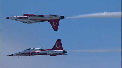 Turkish Stars hold stellar performance over Istanbul sky at Teknofest
