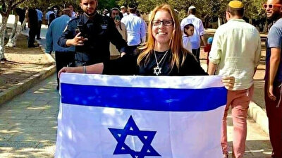 Flag-waving Israeli settler storms Al-Aqsa complex in Jerusalem
