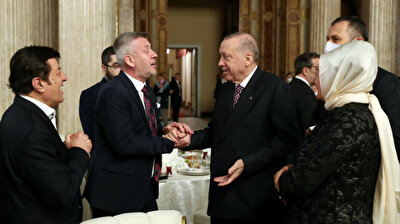 Erdogan has iftar meal with famous Turkish artists