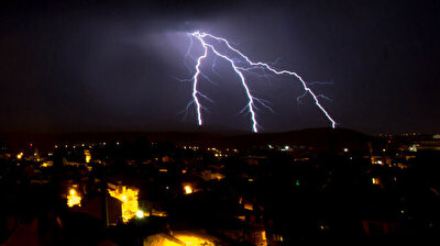 Powerful thunderstorm lights up night sky in Türkiye’s Kütahya