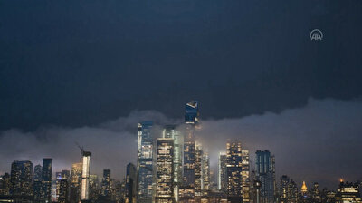 Thunderstorm lights up skies in New York City