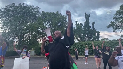 Anti-racism protest held in US after police kill 'unarmed black man'