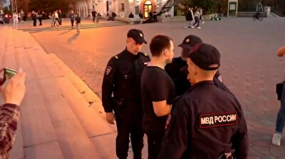 Russian police mistakenly arrest plainclothes agents at demonstration