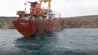 Cargo ship runs aground in Canakkale, Turkey
