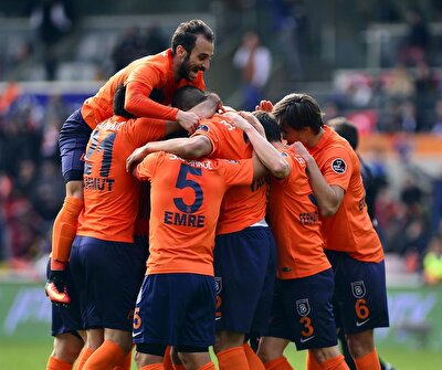 Galatasaray Medipol Basaksehir Canli Izle Lider Sahaya Cikiyor