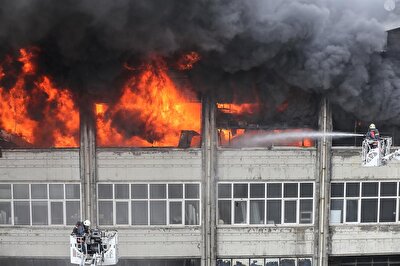 Son Dakika Haberleri Bayrampasa Korkutan Yangin Buyuyor