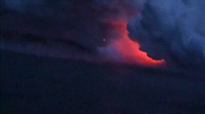 Passenger captures moment 'lava bomb' strikes boat in Hawaii