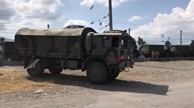 Turkey deploys more military vehicles to Syrian border
