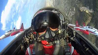 Cockpit view of breathtaking Turkish jets show