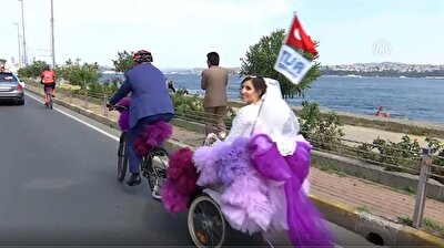 Bicycle becomes wedding car for Turkish couple