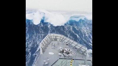 Giant waves slam naval ship in Southern Ocean