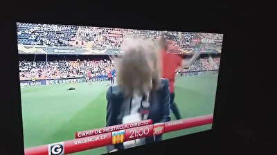 Reporter gets taken out by soccer ball ahead of Arsenal match