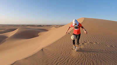 Record-breaking ball game: Football freestyler juggles soccer ball across Sahara