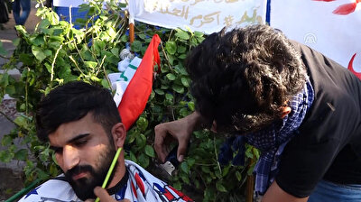 Iraqi barbers give free haircuts to protesters in Baghdad