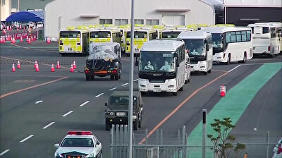 Passengers disembark from virus-hit Diamond Princess in Japan after quarantine