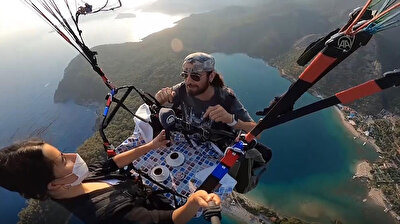 Paragliders offered traditional Turkish coffee and delight up in sky