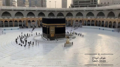 Muslim pilgrims respect social distancing during final walk around the Kaaba