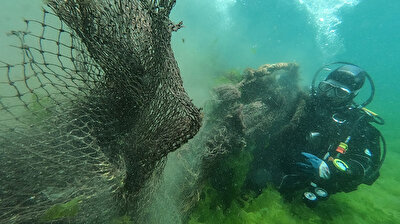 Divers in Istanbul remove 'ghost nets' from sea bottom for marine ecology