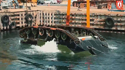 Turkey-made ZAHA marine assault vehicle puts on spectacular show