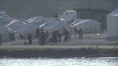 Greece police move Lesbos migrants into tent camp after fire