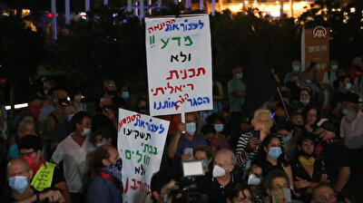 Israelis protest against virus lockdown in Tel Aviv