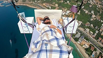 Siesta time: Turkish flying couch potato goes paragliding while sleeping in bed