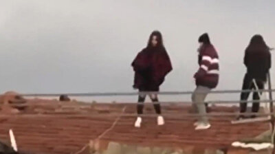 Social media frenzy: Young girls climb rooftop to film TikTok video in Turkey