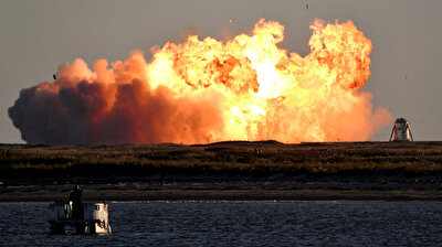 SpaceX Starship rocket explodes on landing after test flight