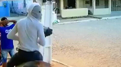 Howdy! Men rob store on horseback in Brazil