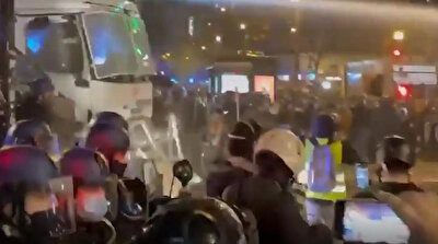 Paris turns into battlefield during anti-government protests