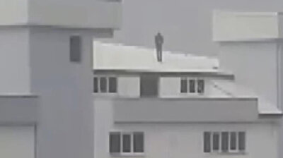 Muslim man performs prayer on roof of 5-storey factory in Turkey
