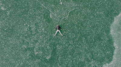 Mesmerizing frozen lake attracts adventurers in northeastern Turkey