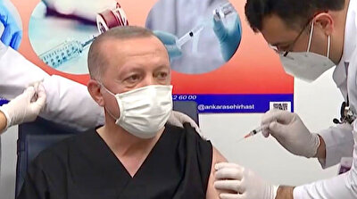 الرئيس التركي رجب طيب أردوغان يتلقى أول جرعة من لقاح