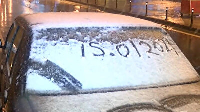 Istanbulites wake up to long-awaited snowfall in wee morning hours