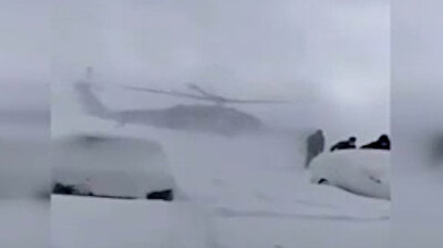 على الرغم من سوء الأحوال الجوية.. فرق الإسعاف التركية تنقل المرضى إلى المشفى عبر المروحيات
