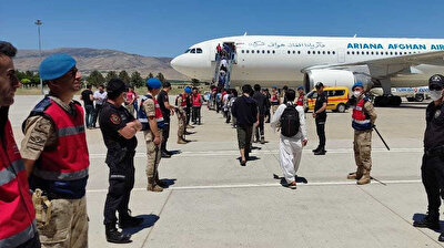 ملاطيا.. ترحيل 227 مهاجراً أفغانياً إلى بلادهم